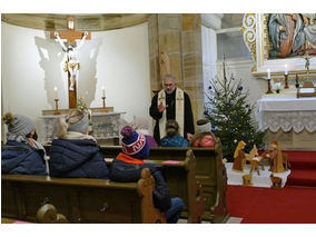 Krippenandacht mit Segnung der Kinder (Foto: Karl-Franz Thiede)